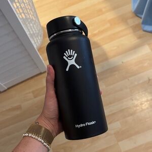Hydro Flask Matte Black Bottle